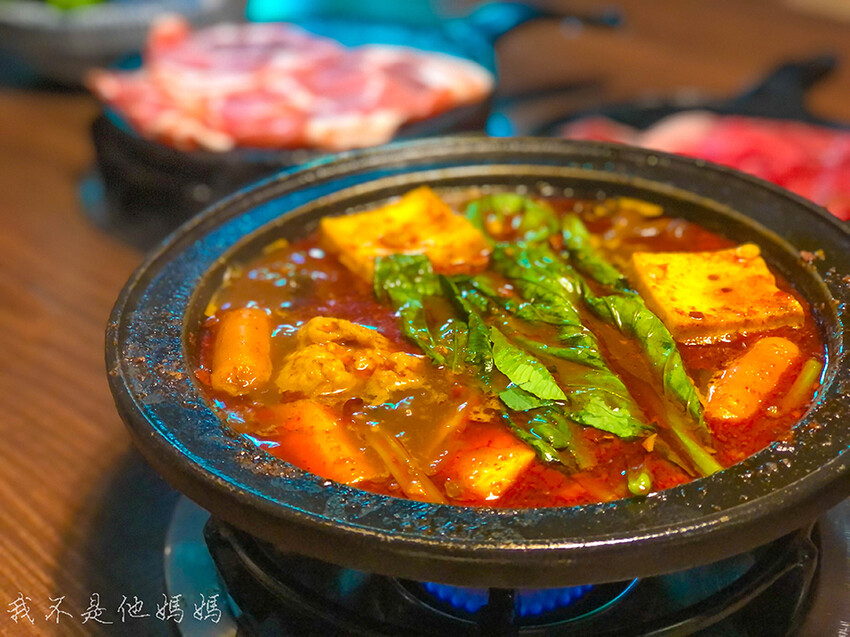 新店三民路美食,新店三民路平價火鍋,新店三民路熱炒街,新店三民路小火鍋,新店三民路麻辣鍋,新店三民路石頭火鍋,新店三民路平價美食,台式火鍋