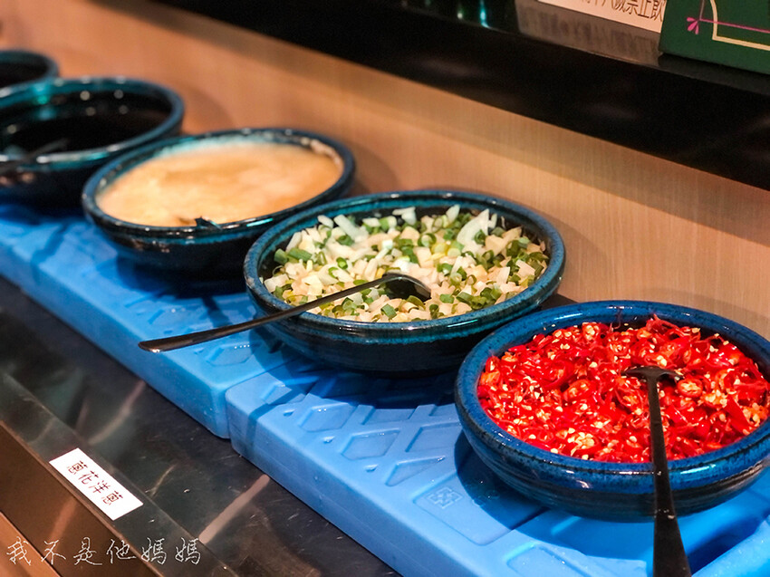 新店台式火鍋,捷運七張站台式火鍋,七張捷運站台式火鍋,新店爆炒火鍋,好吃火鍋湯底推薦,新店宵夜推薦,新店宵夜火鍋,新店宵夜麻辣鍋