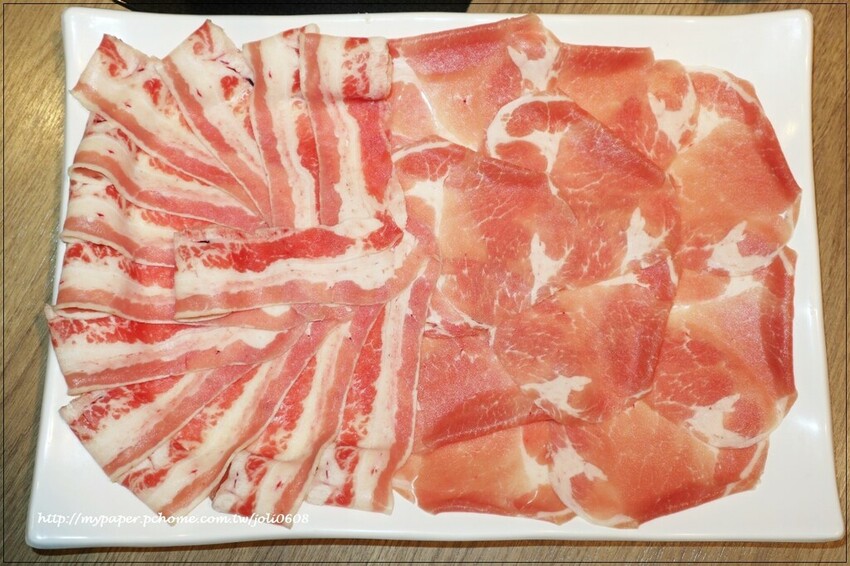 台灣火鍋第一品牌-肉多多火鍋桃園春日店大變身 超人氣排隊名店 "熟成肉肉元宇宙"菜單新上市 蔬食自助吧無限吃到飽