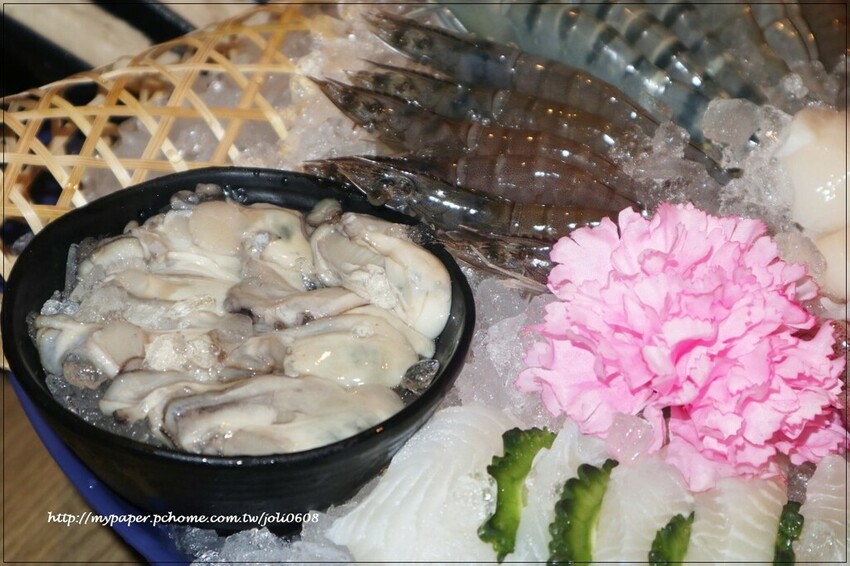 台灣火鍋第一品牌-肉多多火鍋桃園春日店大變身 超人氣排隊名店 "熟成肉肉元宇宙"菜單新上市 蔬食自助吧無限吃到飽