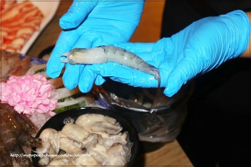 台灣火鍋第一品牌-肉多多火鍋桃園春日店大變身 超人氣排隊名店 "熟成肉肉元宇宙"菜單新上市 蔬食自助吧無限吃到飽