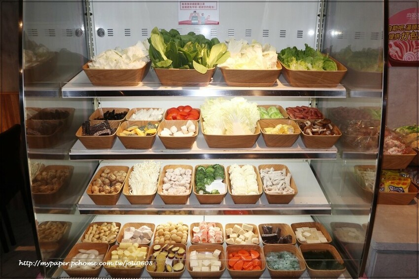 台灣火鍋第一品牌-肉多多火鍋桃園春日店大變身 超人氣排隊名店 "熟成肉肉元宇宙"菜單新上市 蔬食自助吧無限吃到飽