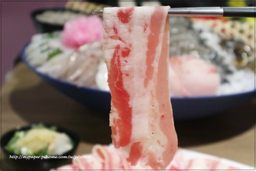 台灣火鍋第一品牌-肉多多火鍋桃園春日店大變身 超人氣排隊名店 "熟成肉肉元宇宙"菜單新上市 蔬食自助吧無限吃到飽