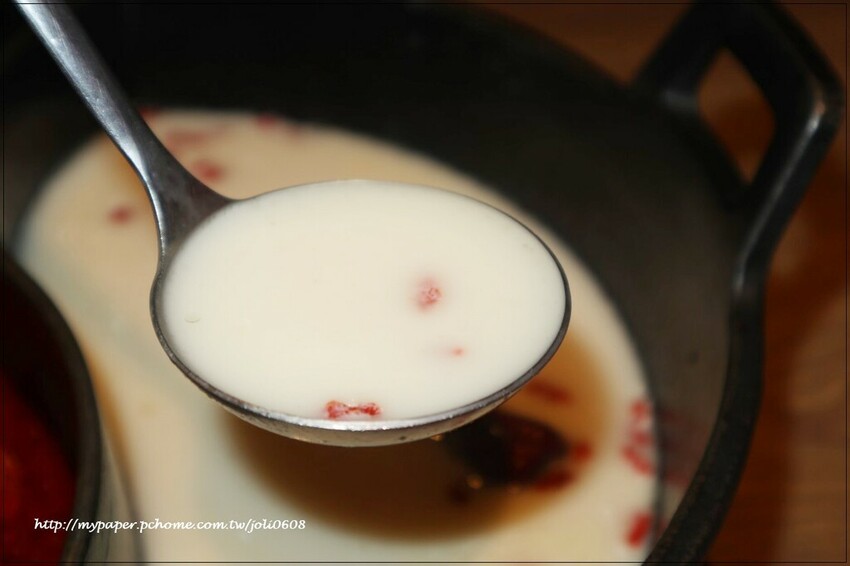 台灣火鍋第一品牌-肉多多火鍋桃園春日店大變身 超人氣排隊名店 "熟成肉肉元宇宙"菜單新上市 蔬食自助吧無限吃到飽