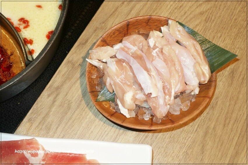 台灣火鍋第一品牌-肉多多火鍋桃園春日店大變身 超人氣排隊名店 "熟成肉肉元宇宙"菜單新上市 蔬食自助吧無限吃到飽