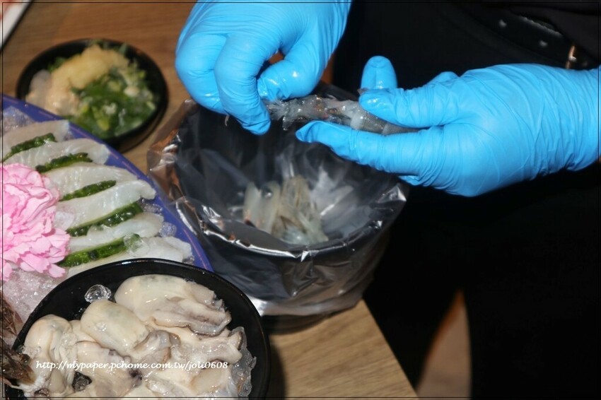 台灣火鍋第一品牌-肉多多火鍋桃園春日店大變身 超人氣排隊名店 "熟成肉肉元宇宙"菜單新上市 蔬食自助吧無限吃到飽