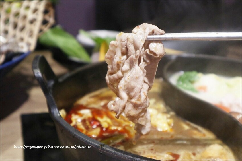 台灣火鍋第一品牌-肉多多火鍋桃園春日店大變身 超人氣排隊名店 "熟成肉肉元宇宙"菜單新上市 蔬食自助吧無限吃到飽