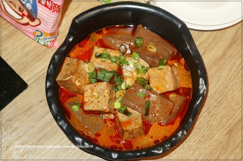 台灣火鍋第一品牌-肉多多火鍋桃園春日店大變身 超人氣排隊名店 "熟成肉肉元宇宙"菜單新上市 蔬食自助吧無限吃到飽