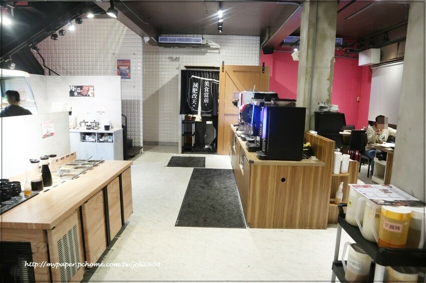 台灣火鍋第一品牌-肉多多火鍋桃園春日店大變身 超人氣排隊名店 "熟成肉肉元宇宙"菜單新上市 蔬食自助吧無限吃到飽