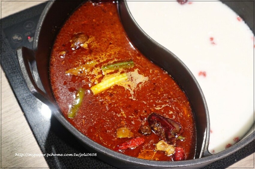 台灣火鍋第一品牌-肉多多火鍋桃園春日店大變身 超人氣排隊名店 "熟成肉肉元宇宙"菜單新上市 蔬食自助吧無限吃到飽