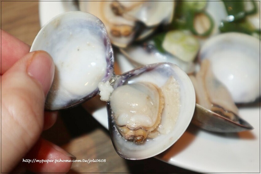 台灣火鍋第一品牌-肉多多火鍋桃園春日店大變身 超人氣排隊名店 "熟成肉肉元宇宙"菜單新上市 蔬食自助吧無限吃到飽