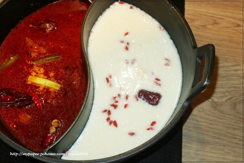 台灣火鍋第一品牌-肉多多火鍋桃園春日店大變身 超人氣排隊名店 "熟成肉肉元宇宙"菜單新上市 蔬食自助吧無限吃到飽