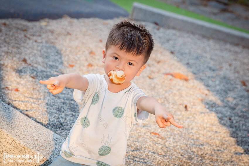 新竹鼎鼎有名的二良脆皮烤饅頭進軍彰化囉,每天現烤只賣4個小時~