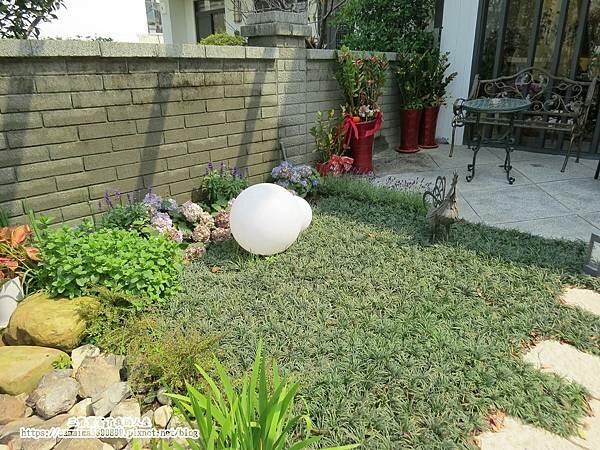 台中南屯咖啡廳【北極星品啡】唯一一間結合畫廊的文藝咖啡廳 以公益起點 幫助年輕學子一展長才