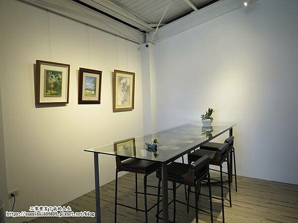 台中南屯咖啡廳【北極星品啡】唯一一間結合畫廊的文藝咖啡廳 以公益起點 幫助年輕學子一展長才