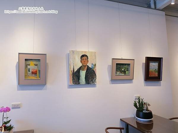 台中南屯咖啡廳【北極星品啡】唯一一間結合畫廊的文藝咖啡廳 以公益起點 幫助年輕學子一展長才