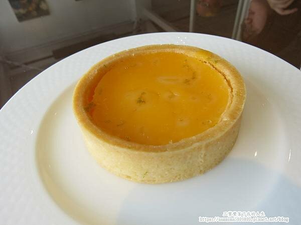 台中南屯咖啡廳【北極星品啡】唯一一間結合畫廊的文藝咖啡廳 以公益起點 幫助年輕學子一展長才