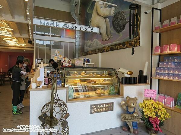 台中南屯咖啡廳【北極星品啡】唯一一間結合畫廊的文藝咖啡廳 以公益起點 幫助年輕學子一展長才
