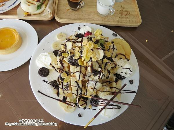 台中南屯咖啡廳【北極星品啡】唯一一間結合畫廊的文藝咖啡廳 以公益起點 幫助年輕學子一展長才