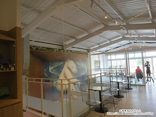 台中南屯咖啡廳【北極星品啡】唯一一間結合畫廊的文藝咖啡廳 以公益起點 幫助年輕學子一展長才