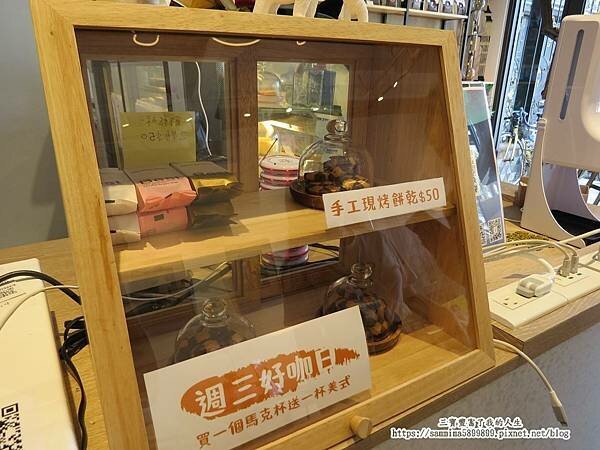 台中南屯咖啡廳【北極星品啡】唯一一間結合畫廊的文藝咖啡廳 以公益起點 幫助年輕學子一展長才