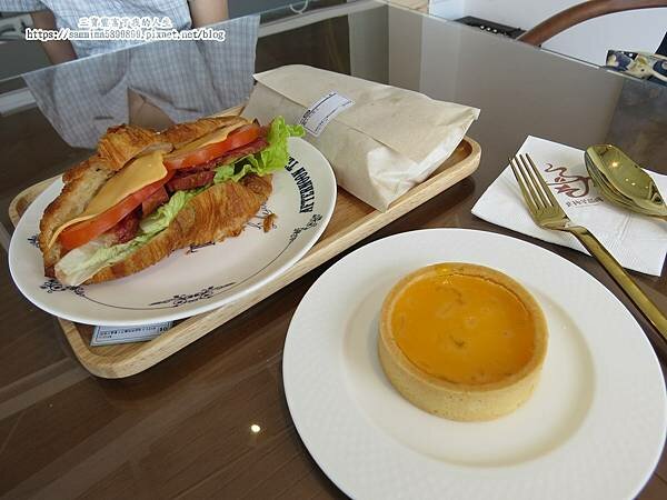 台中南屯咖啡廳【北極星品啡】唯一一間結合畫廊的文藝咖啡廳 以公益起點 幫助年輕學子一展長才