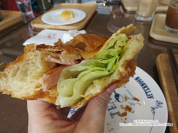 台中南屯咖啡廳【北極星品啡】唯一一間結合畫廊的文藝咖啡廳 以公益起點 幫助年輕學子一展長才