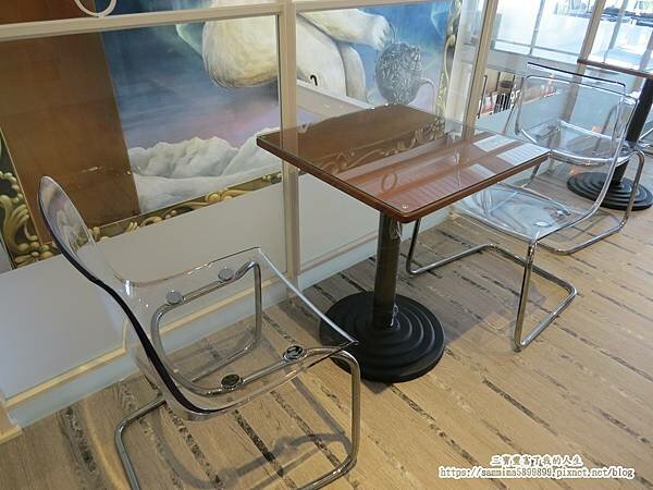 台中南屯咖啡廳【北極星品啡】唯一一間結合畫廊的文藝咖啡廳 以公益起點 幫助年輕學子一展長才