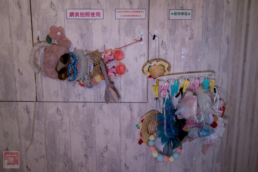 【臺南美食】12款湯頭讓你選,菜盤換肉盤不加價,讓喜歡吃肉的朋友一次吃個夠,也是毛小孩友善餐廳,而且店內有五月天收藏品分享看,超大造型玩偶免費拍~養鍋台南文化店 - 南人幫