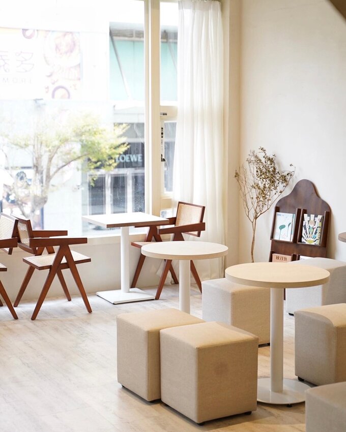 【新竹美食】台北小有名的「玖仰茶食文化」插旗新竹大遠百啦!韓系內用空間、用餐不限時、提供插座及免費Wifi、餐點平價!激推細緻滑嫩的慢熟焦糖布丁~ - 阿華田的美食日記