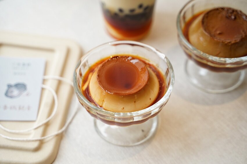 【新竹美食】台北小有名的「玖仰茶食文化」插旗新竹大遠百啦!韓系內用空間、用餐不限時、提供插座及免費Wifi、餐點平價!激推細緻滑嫩的慢熟焦糖布丁~ - 阿華田的美食日記