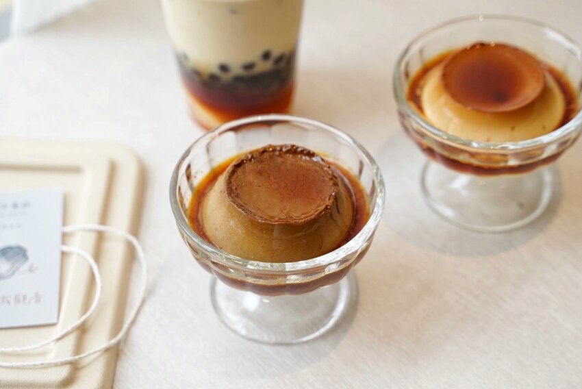 【新竹美食】台北小有名的「玖仰茶食文化」插旗新竹大遠百啦!韓系內用空間、用餐不限時、提供插座及免費Wifi、餐點平價!激推細緻滑嫩的慢熟焦糖布丁~ - 阿華田的美食日記