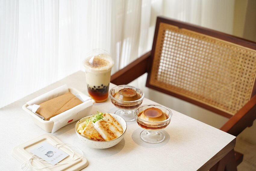 【新竹美食】台北小有名的「玖仰茶食文化」插旗新竹大遠百啦!韓系內用空間、用餐不限時、提供插座及免費Wifi、餐點平價!激推細緻滑嫩的慢熟焦糖布丁~ - 阿華田的美食日記