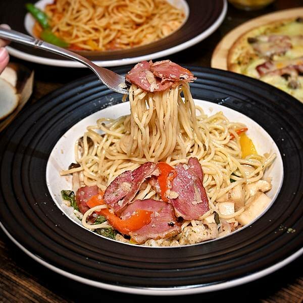 義食光∥左營區美食∥巷弄裡藏著歐風義式料理∥薄餅、燉飯、義大利麵還有隱藏版限定料理都不可錯過