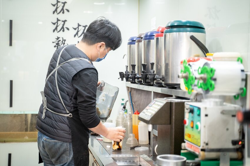 中山區美食|華燈初上拍攝地點大公開!2022台北條通商圈一日遊懶人包~必訪5間特色餐廳,無飲、麗姐麻油雞、