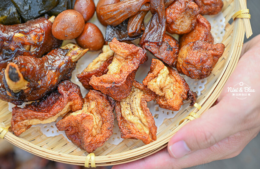 台中東山鴨頭，近30種食材先滷後炸，推薦必點超酥脆的招牌豆皮 -妮妮布魯