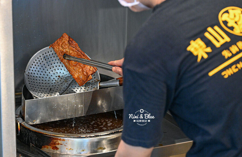 台中東山鴨頭，近30種食材先滷後炸，推薦必點超酥脆的招牌豆皮 -妮妮布魯