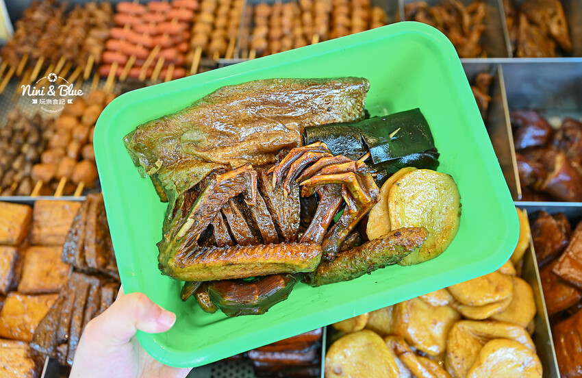 台中東山鴨頭，近30種食材先滷後炸，推薦必點超酥脆的招牌豆皮 -妮妮布魯