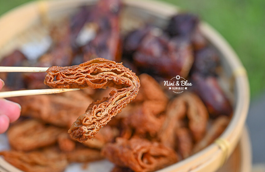 台中東山鴨頭，近30種食材先滷後炸，推薦必點超酥脆的招牌豆皮 -妮妮布魯