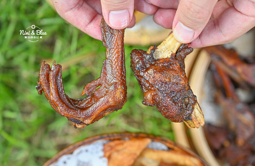 台中東山鴨頭，近30種食材先滷後炸，推薦必點超酥脆的招牌豆皮 -妮妮布魯