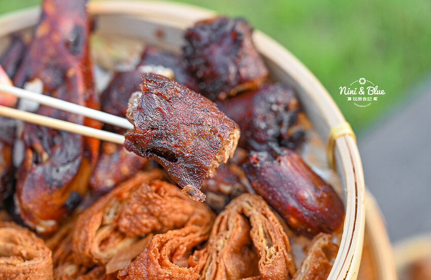台中東山鴨頭，近30種食材先滷後炸，推薦必點超酥脆的招牌豆皮 -妮妮布魯