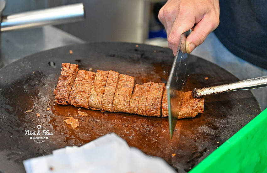 台中東山鴨頭，近30種食材先滷後炸，推薦必點超酥脆的招牌豆皮 -妮妮布魯