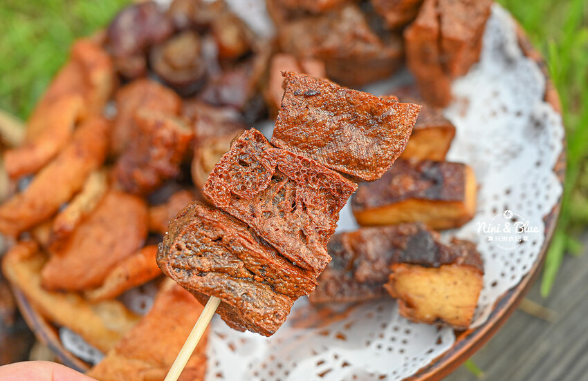 台中東山鴨頭，近30種食材先滷後炸，推薦必點超酥脆的招牌豆皮 -妮妮布魯