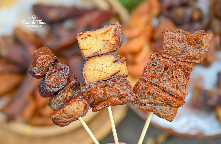 台中東山鴨頭，近30種食材先滷後炸，推薦必點超酥脆的招牌豆皮 -妮妮布魯