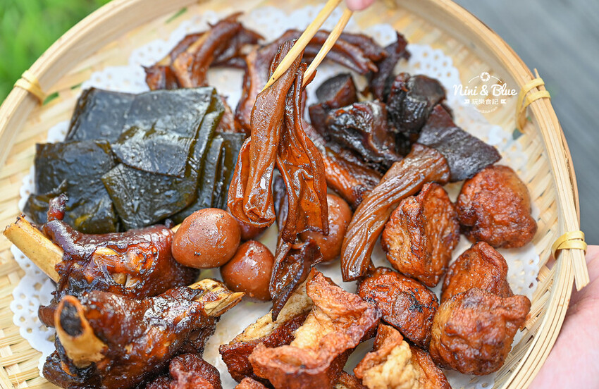 台中東山鴨頭，近30種食材先滷後炸，推薦必點超酥脆的招牌豆皮 -妮妮布魯