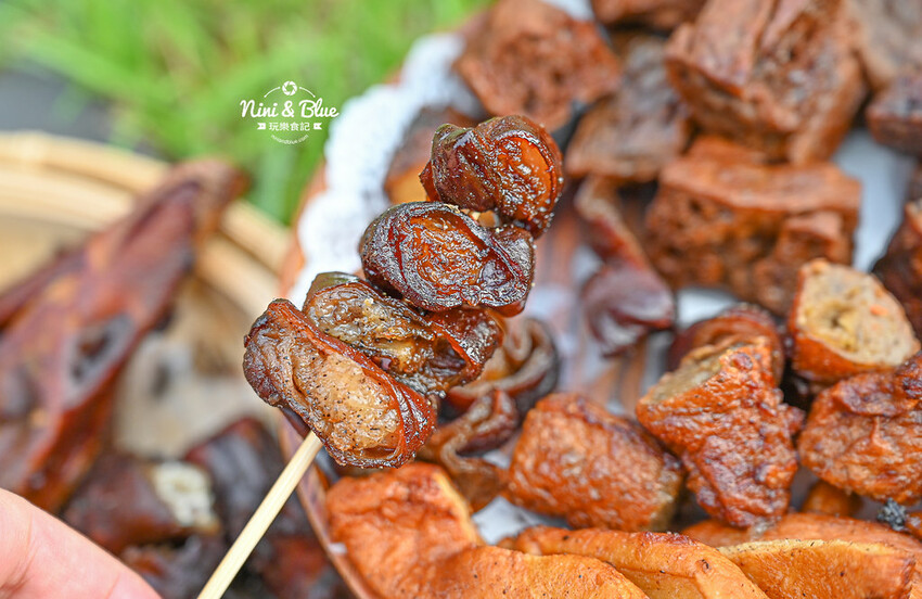 台中東山鴨頭，近30種食材先滷後炸，推薦必點超酥脆的招牌豆皮 -妮妮布魯