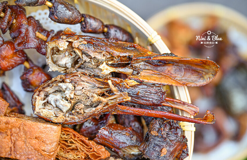 台中東山鴨頭，近30種食材先滷後炸，推薦必點超酥脆的招牌豆皮 -妮妮布魯