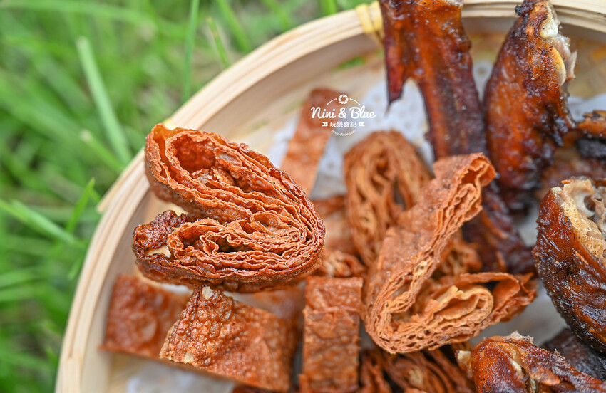 台中東山鴨頭，近30種食材先滷後炸，推薦必點超酥脆的招牌豆皮 -妮妮布魯