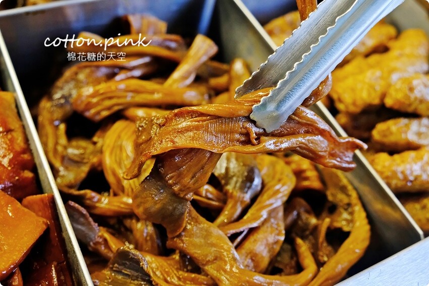 台中東山鴨頭推這家！忠孝夜市旁小路珍東山鴨頭開攤訂單就接不完 - 棉花糖的天空