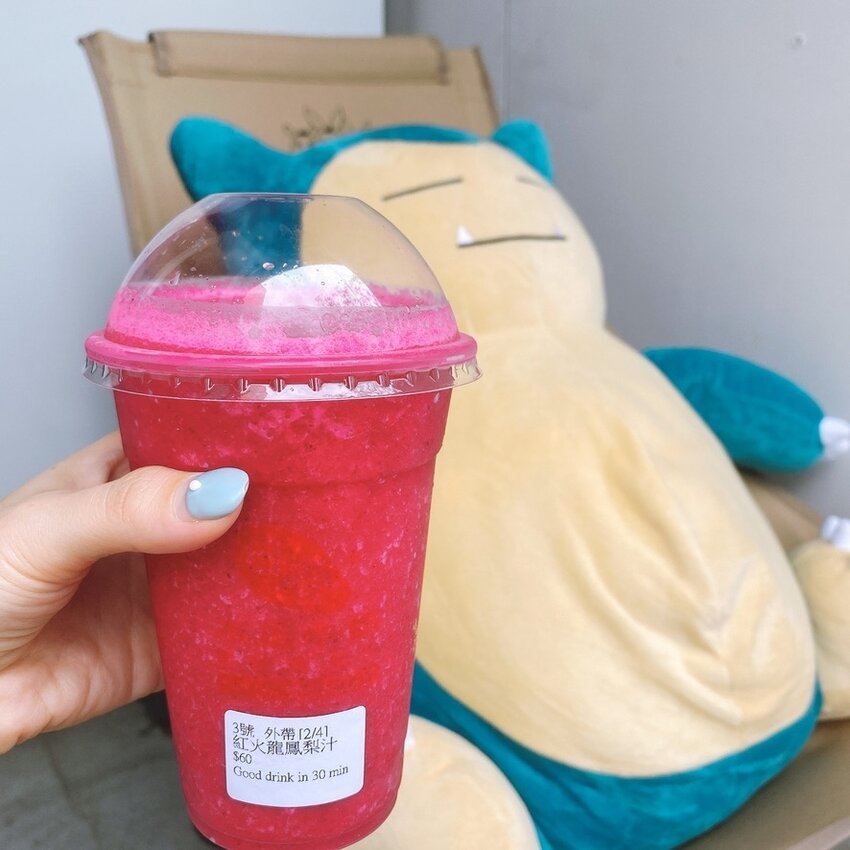 台南赤崁樓 日春木瓜牛奶散步美食,拿著果汁散步杯,悠閒慢步台南老街去!